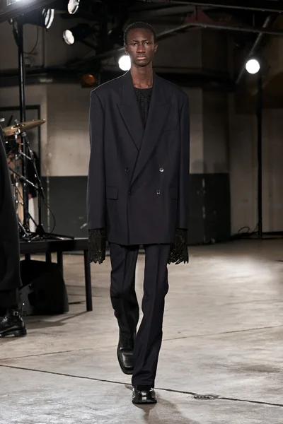Look 3